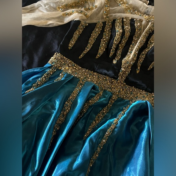 Blue dress - Picture 5 of 8